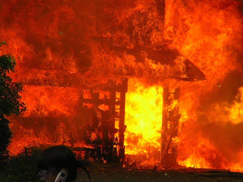 火事　家